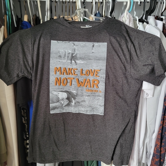 Woodstock brand T-shirt - Picture 1 of 3